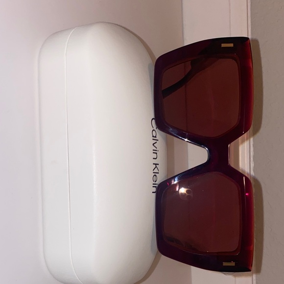 Calvin Klein Tortoise Shell Sunglasses with White Case NWT main image 7